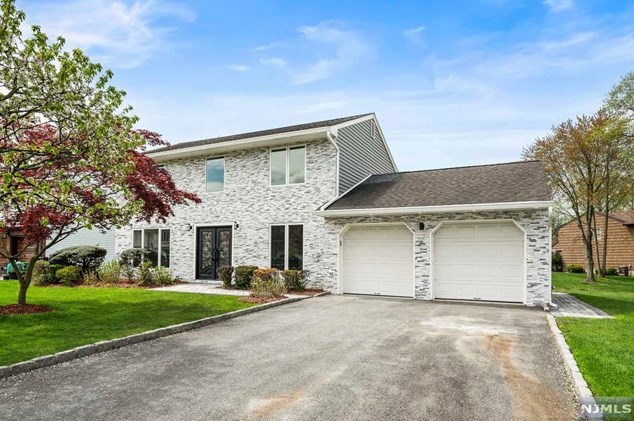 51 Heather Ln, Paramus, NJ 07652