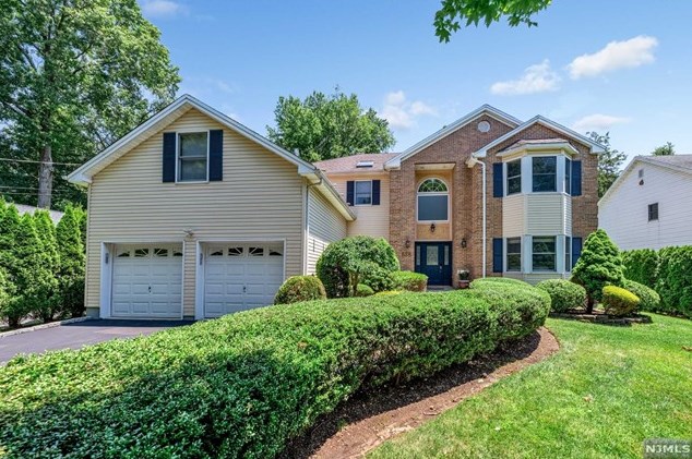 538 Burlington St, Paramus, NJ 07652