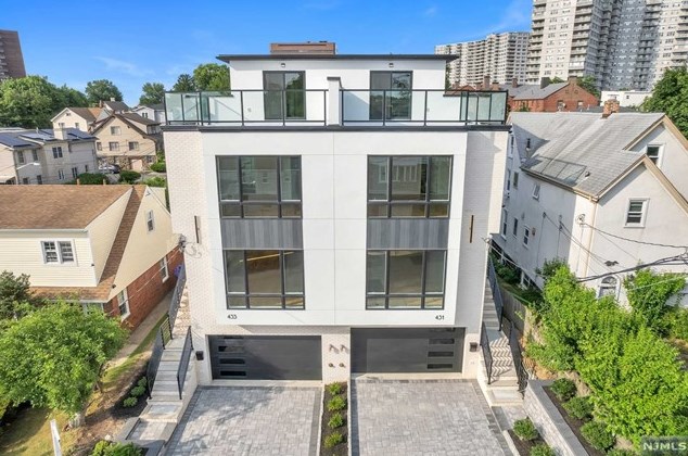 431 Catherine St, West Fort Lee, NJ 07024