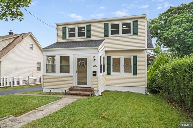 17 Pkwy, West Caldwell, NJ 07006