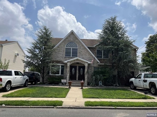 178 Lee St, Elmwood Park NJ  07407-2211 exterior