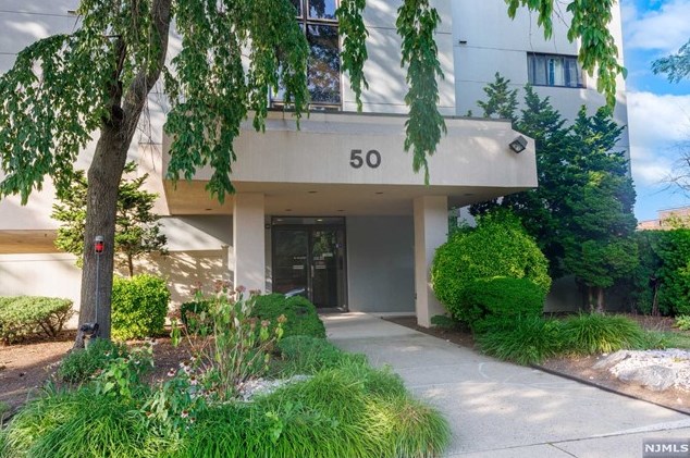 50 Euclid Ave, Hackensack NJ  07601-4510 exterior