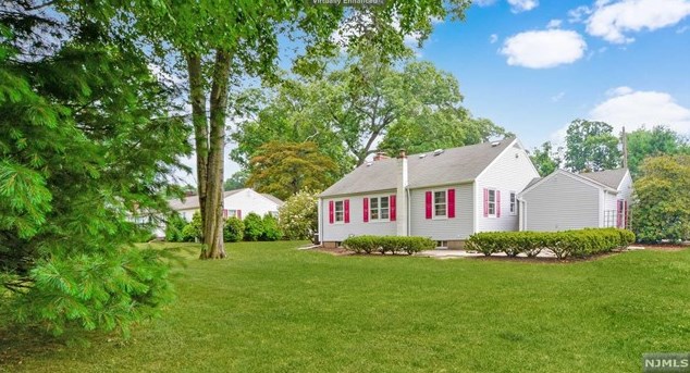 331 Martom Rd, Wyckoff, NJ 07481-2405