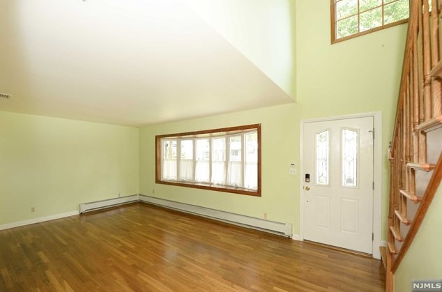 166 Cleenput Terrace, Paramus, NJ 07652