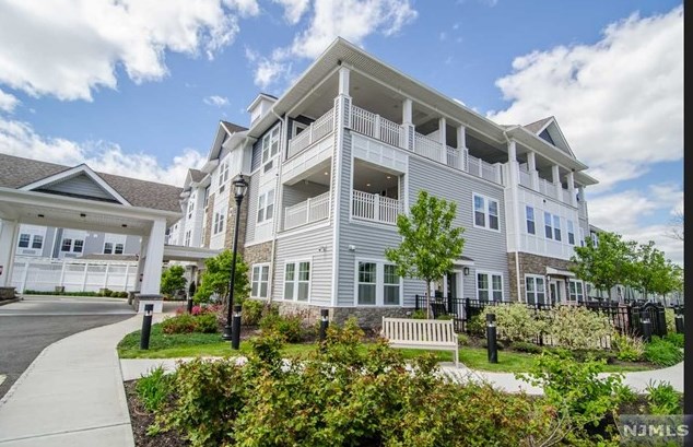 55 Hudson Ave #21, Tenafly, NJ 07670