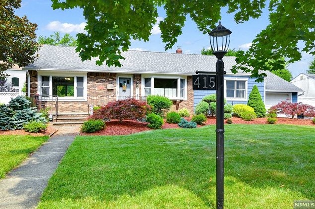 415 Bailey Rd, Paramus, NJ 07652