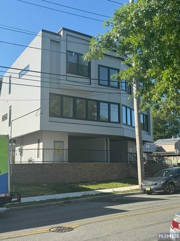 104-108 Oxford St, Paterson, NJ 07522