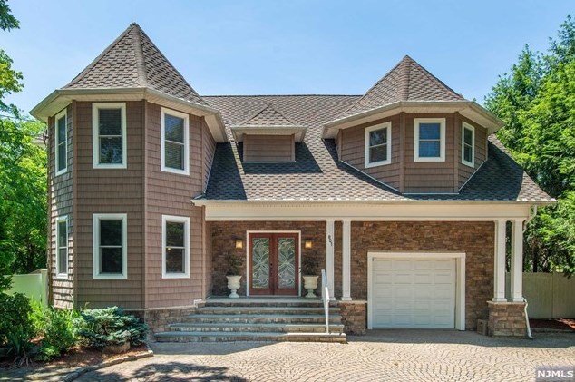 801 Pascack Rd, Paramus, NJ 07652
