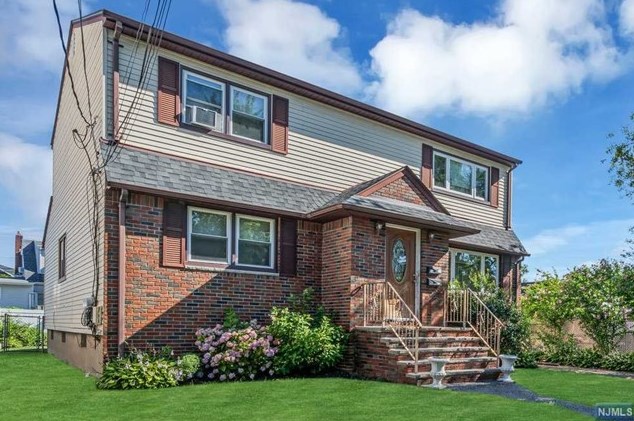 179 Grove St, Elmwood Park, NJ 07407