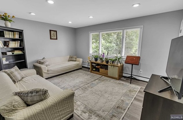 16 Norwood Ave, Lodi, NJ 07644-2119