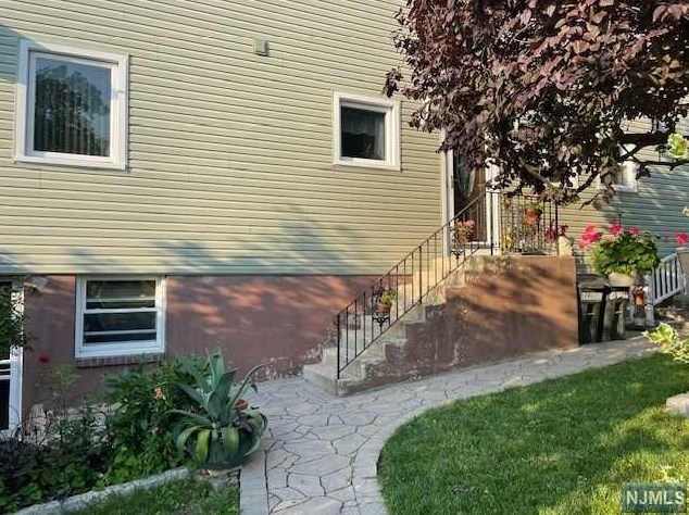 424 Oak St #2, Ridgefield, NJ 07657