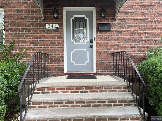 341 Prospect Ave, Bergenfield NJ  07621-2625 exterior