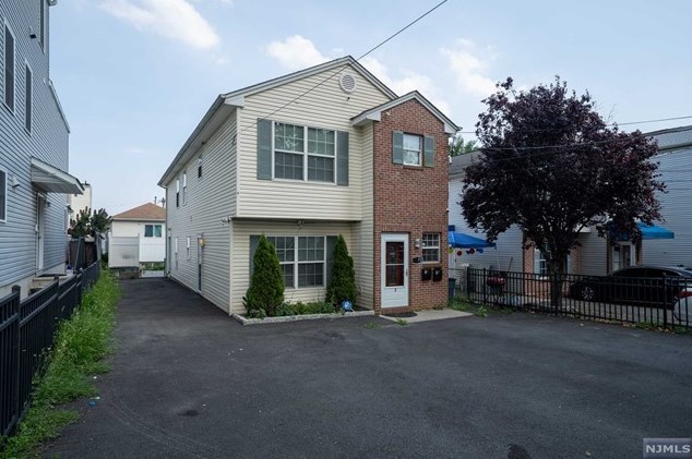 67-69 Stone St, Newark, NJ 07104
