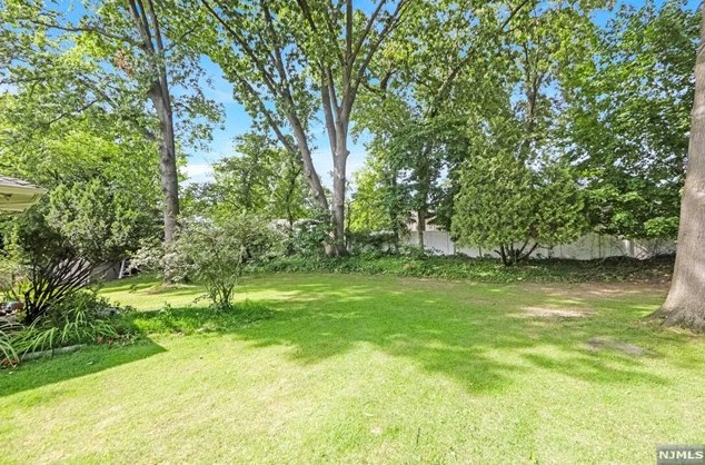 429 Cypress Ct, N Milford, NJ 07646