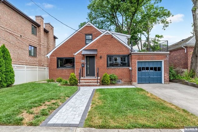267 Elsmere Pl, West Fort Lee, NJ 07024