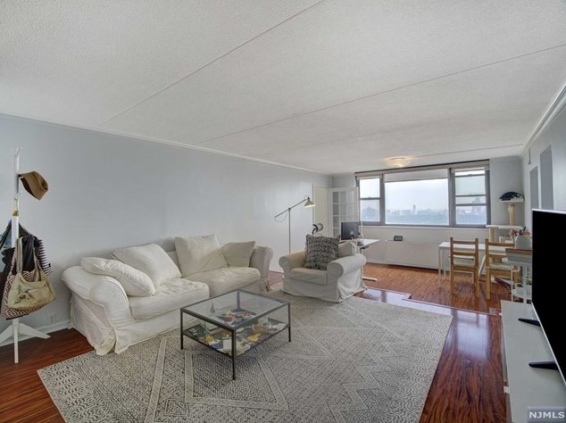 250 Gorge Rd #26l, Cliffside Park, NJ 07010