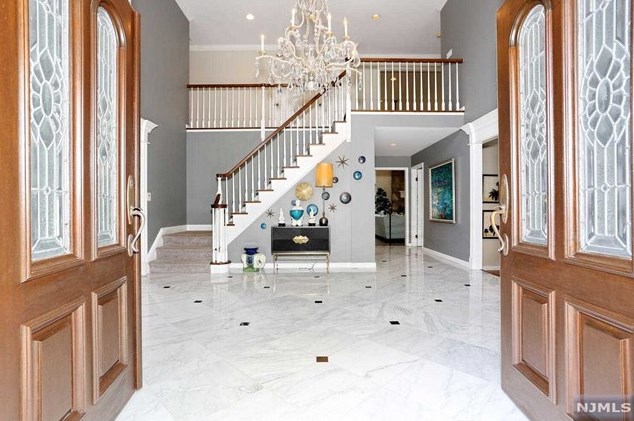 744 Highwoods Dr, Franklin Lakes, NJ 07417
