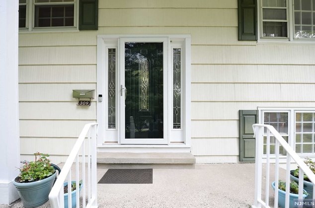 309 Mason Ave, Wyckoff, NJ 07481