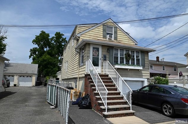 10 Grove St, Little Ferry, NJ 07643
