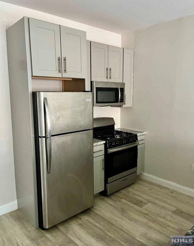 129 Halsted St #304, East Orange, NJ 07018