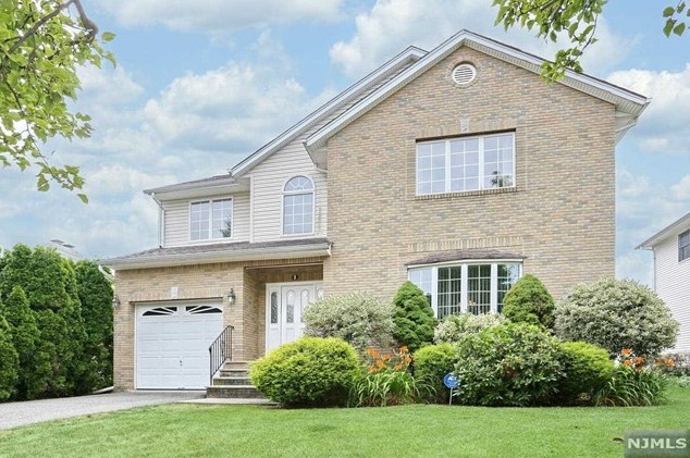 1 Cedar St, Wallington, NJ 07057