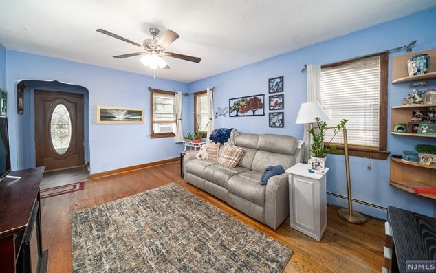 22 Center St, Little Ferry, NJ 07643