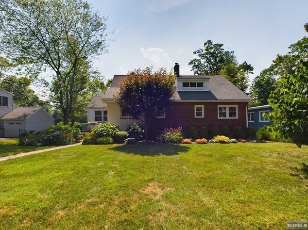 150 Hamilton Ave, Ridgewood, NJ 07452-1315