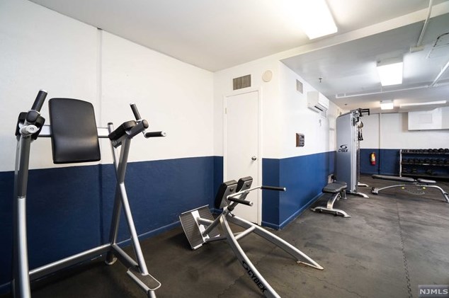 763 Charles Ct, West Fort Lee, NJ 07024