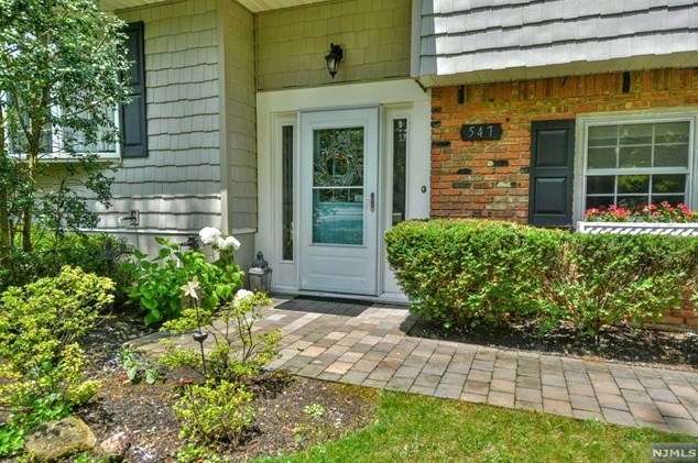 547 Richard Pl, Wyckoff, NJ 07481