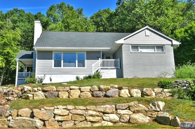 1286 Westbrook Rd, West Milford, NJ 07480