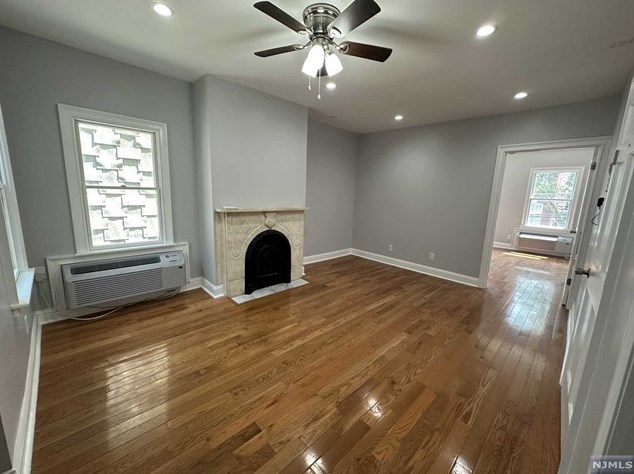376 Forrest St, Jersey City, NJ 07304-2208