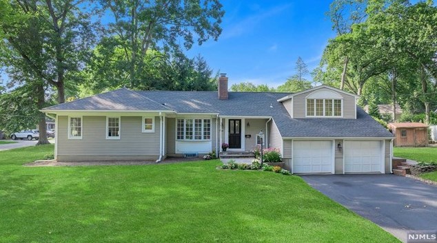 1 Colonial Dr, Wyckoff, NJ 07481