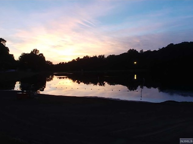 24 Tall Oaks Dr, Hardyston NJ  07419-2022 exterior