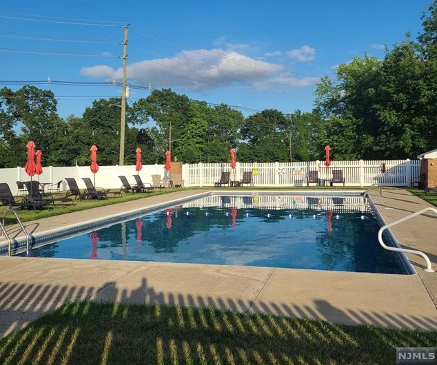 565 Grove St #f-4, Clifton, NJ 07013