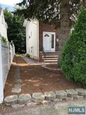 10 Philip Ave #1, Elmwood Park, NJ 07407