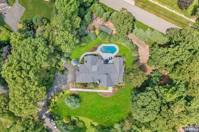 39 Westerly Rd, Upper Saddle River, NJ 07458