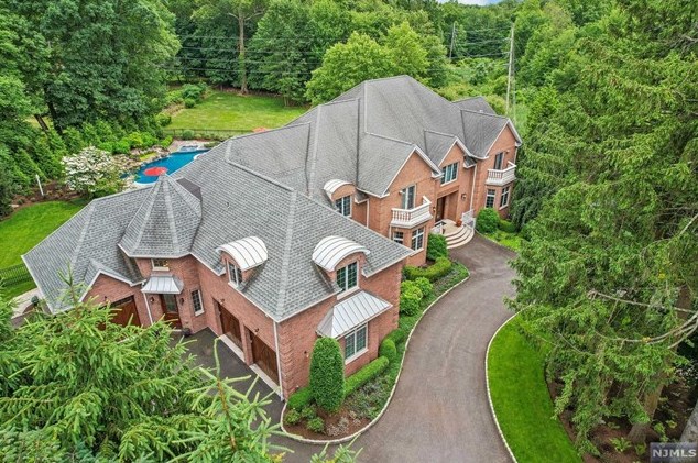 6 Primrose Ct, Upper Saddle River, NJ 07458