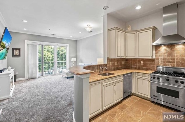 2103 The Plaza #2103, Tenafly, NJ 07670