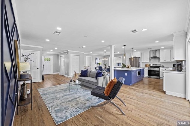 93 Miller Ave, Elmwood Park, NJ 07407