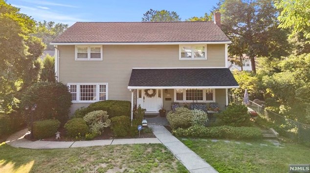 215 Oratam Terrace, Leonia, NJ 07605