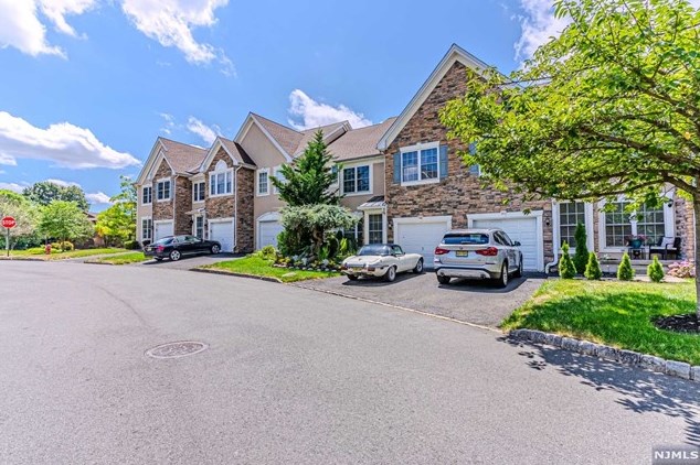 42 Birchwood Ln, Paterson, NJ 07508