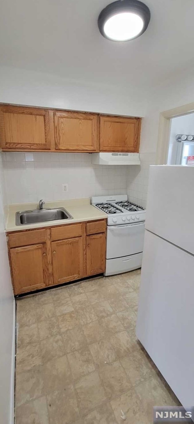 520 Main St #10, Lodi, NJ 07644