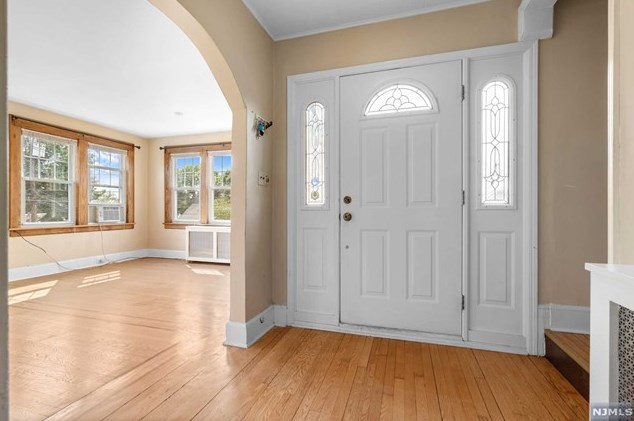 728 Stewart St, Ridgefield, NJ 07657
