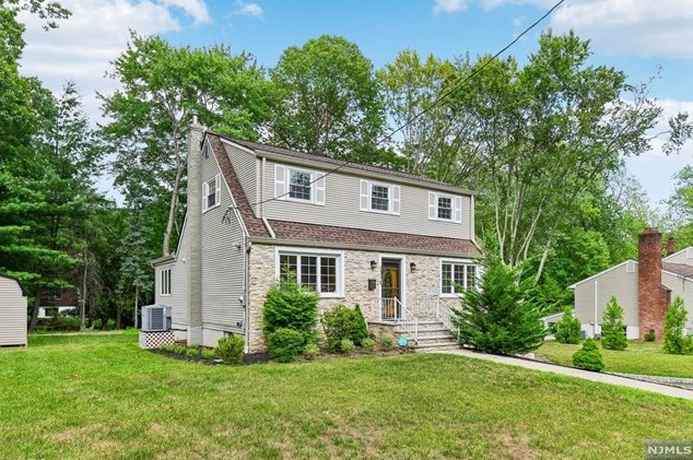 131 Elmwood Ave, Allendale, NJ 07401