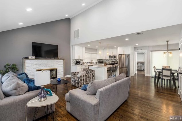 290 Orient Way, Lyndhurst NJ 07071-1617 exterior