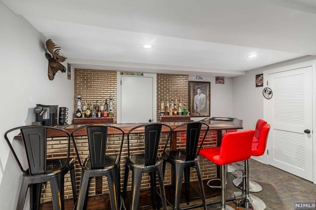 290 Orient Way, Lyndhurst NJ 07071-1617 exterior