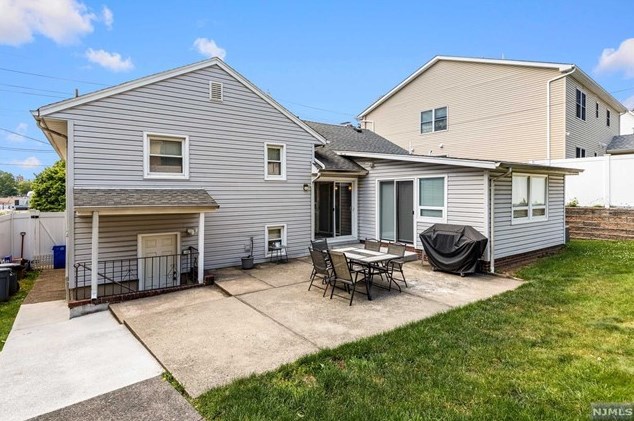 290 Orient Way, Lyndhurst NJ 07071-1617 exterior