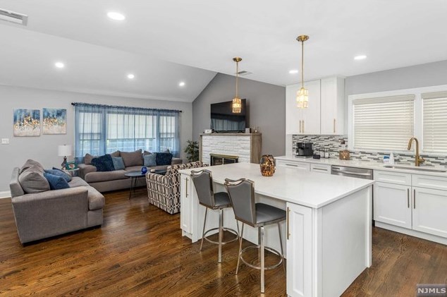 290 Orient Way, Lyndhurst NJ 07071-1617 exterior