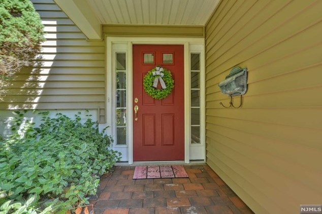 297 Joan Pl, Wyckoff, NJ 07481