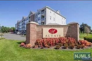 276 Cory Ln, Elmwood Park, NJ 07407